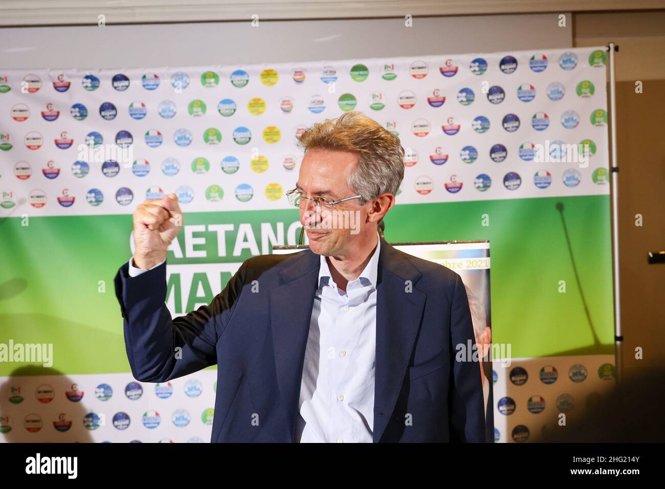 Foto Fabio Sasso/Lapresse 04/10/2021 - Napoli - ItaliaPoliticaElezioni Comunali 2021, il nuovo sindaco di Napoli Gaetano ManfrediNella foto:la conferenza stampa del nuovo sindaco di Napoli Prof. Gaetano Manfredi presso l&#x2019;Hotel Terminus di Piazza Garibaldi photo Fabio Sasso/Lapresse 04/10/2021 - Naples - ItalyPoliticsElections municipales 2021, le nouveau maire de Naples Gaetano ManfrediDans la photo: La conférence de presse Banque D'Images