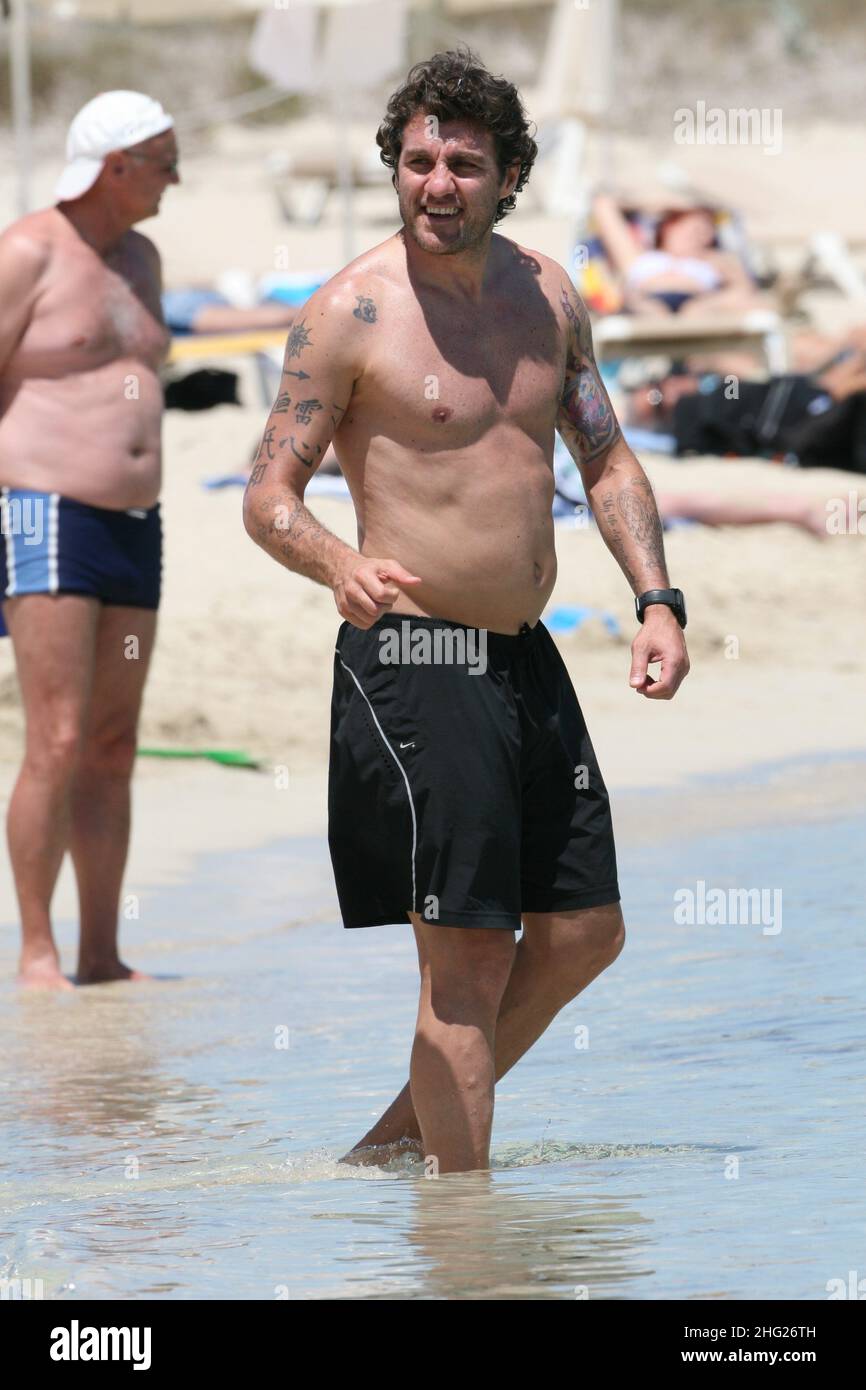 Le footballeur Christian Vieri et sa petite amie Melissa Satta se détendent en vacances à Formentera, dans les îles Baléares Banque D'Images