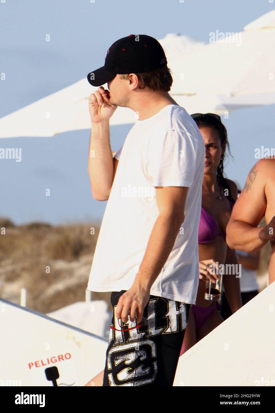 Leonardo DiCaprio avec des amis qui apprécient leurs vacances à Formentera, dans les îles Baléares, en Espagne. Banque D'Images