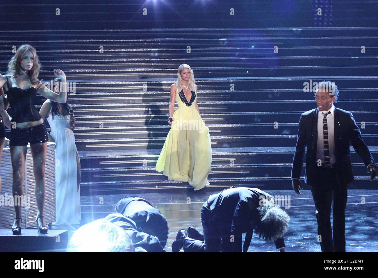 Paris Hilton en photo comme invité d'honneur au premier épisode du concours Miss Italie 70th. Banque D'Images