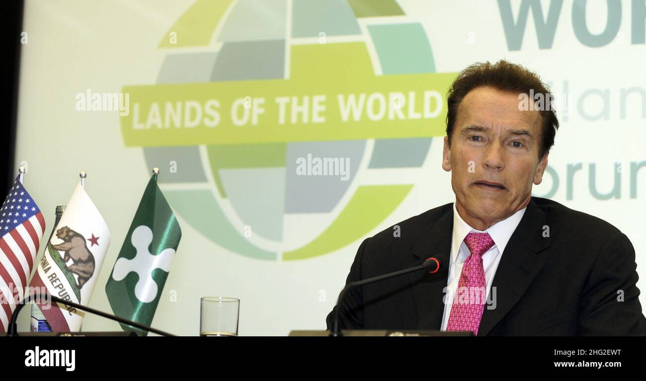 Arnold Schwarzenegger, gouverneur de Californie, lors d'une réunion des 15 régions les plus innovantes du monde à Milan, en Italie Banque D'Images