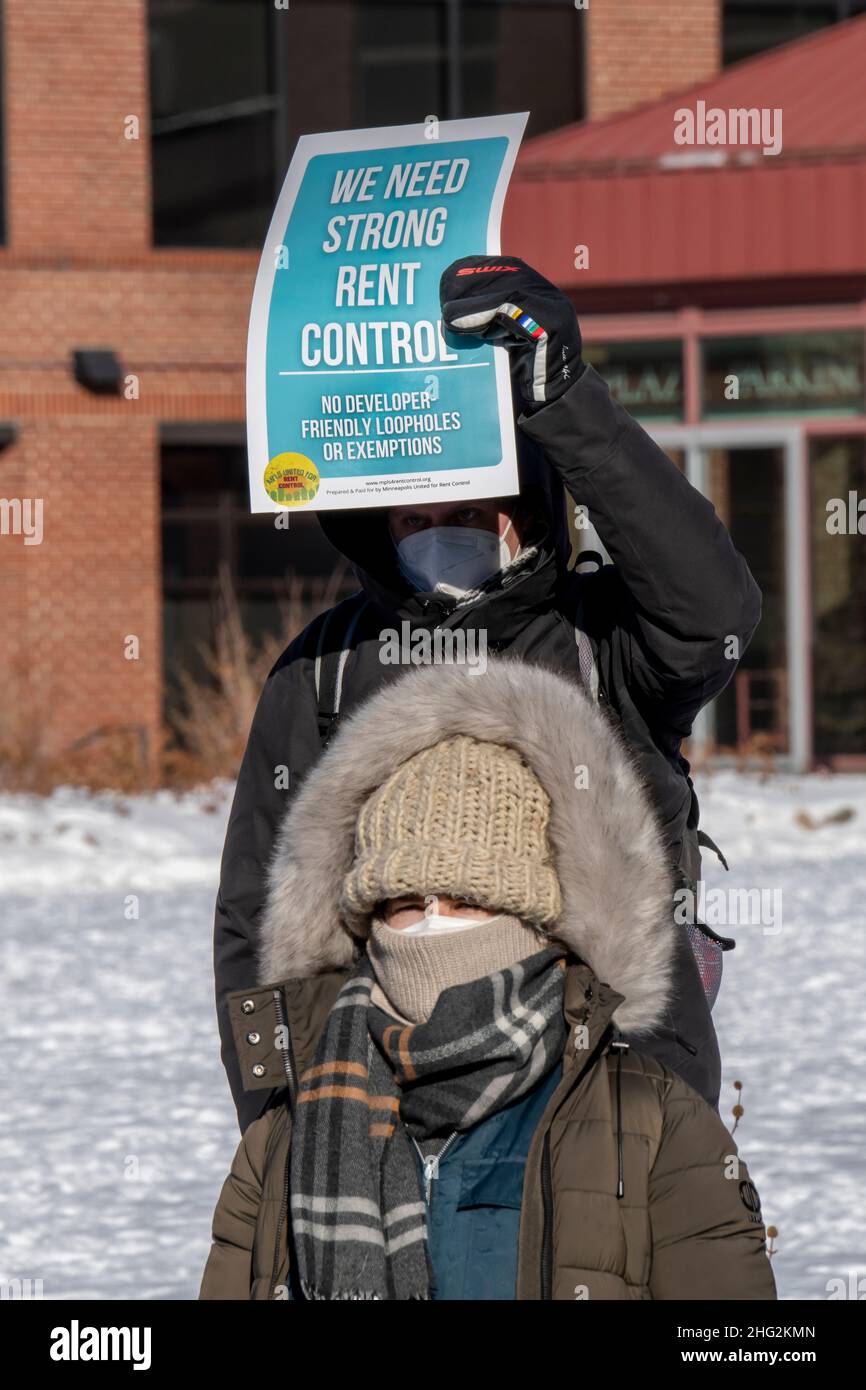 Minneapolis, Minnesota.Rallye pour un contrôle fort des loyers.La coalition Minneapolis United for Rent Control se rallie pour « faire de 2022 l’année du contrôle des loyers en mi Banque D'Images