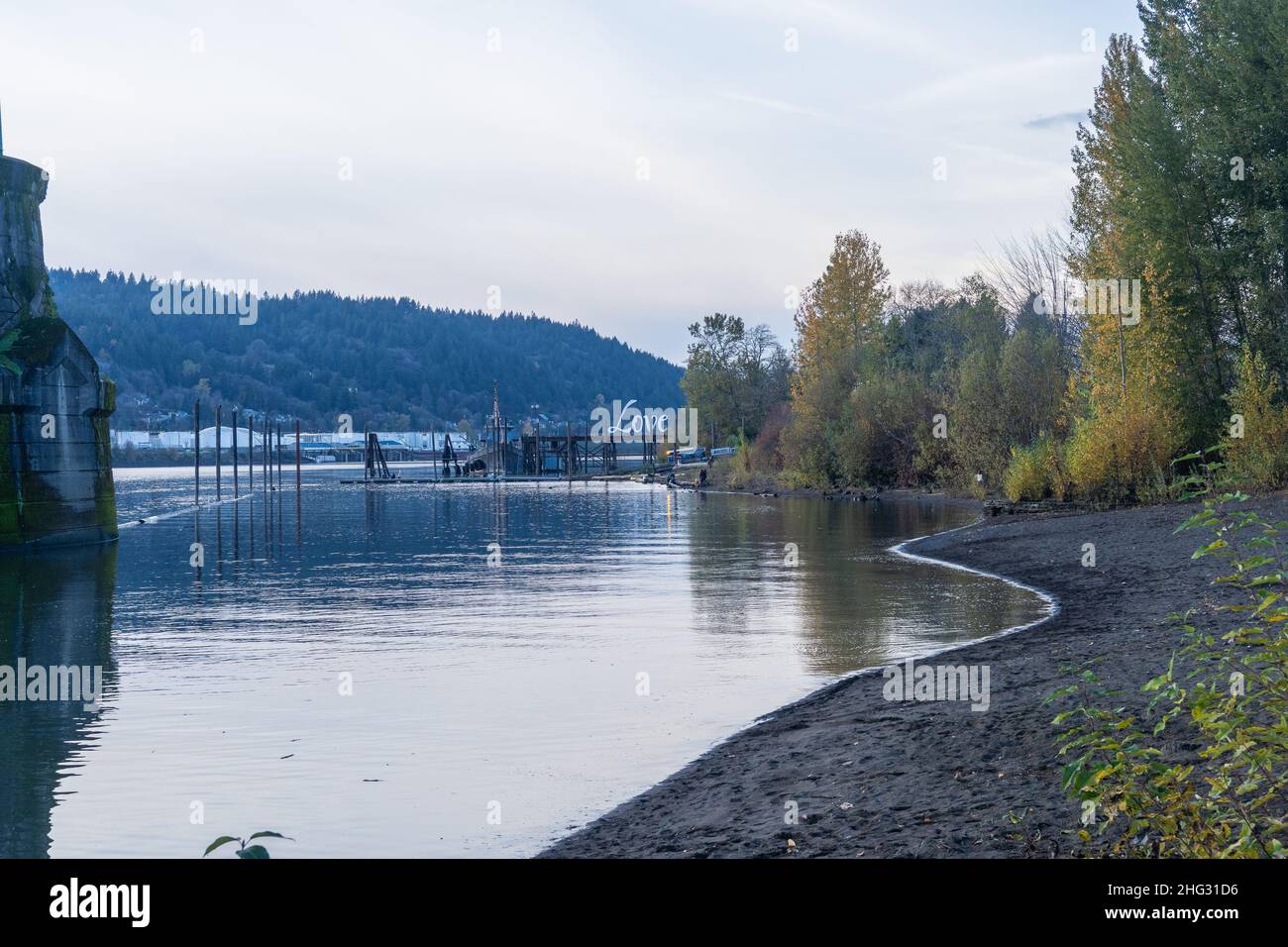 Cathedral Park est un parc et le nom du quartier éponyme dans la partie la plus septentrionale de Portland, Oregon, sur la rive est du Willamet Banque D'Images