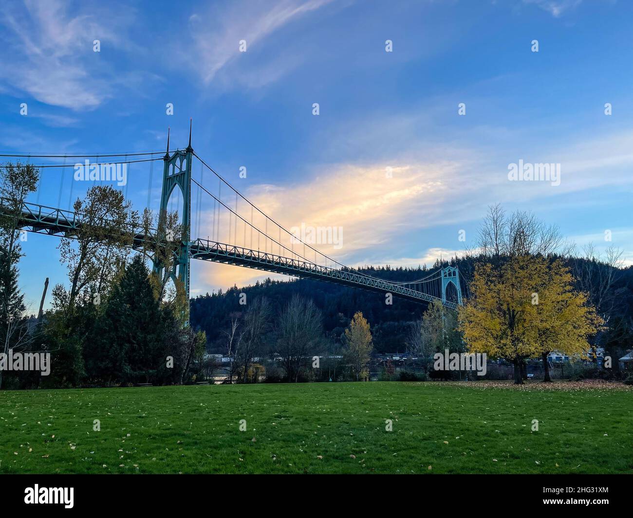 Cathedral Park est un parc et le nom du quartier éponyme dans la partie la plus septentrionale de Portland, Oregon, sur la rive est du Willamet Banque D'Images