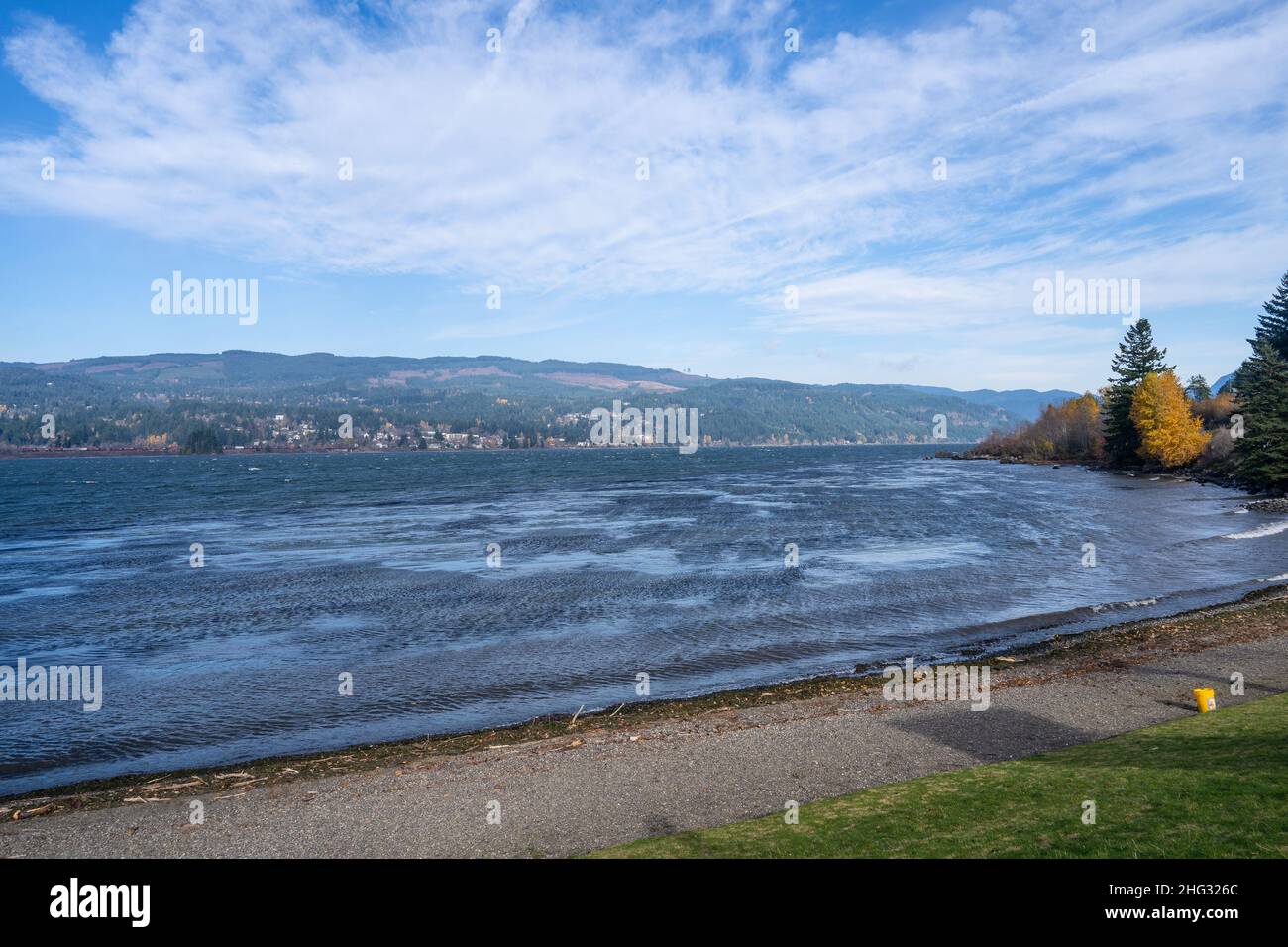 Cascade Locks est une ville du comté de Hood River, Oregon, aux États-Unis.Les écluses en cascade sont juste en amont du pont des Dieux, un pont à péage qui sp Banque D'Images