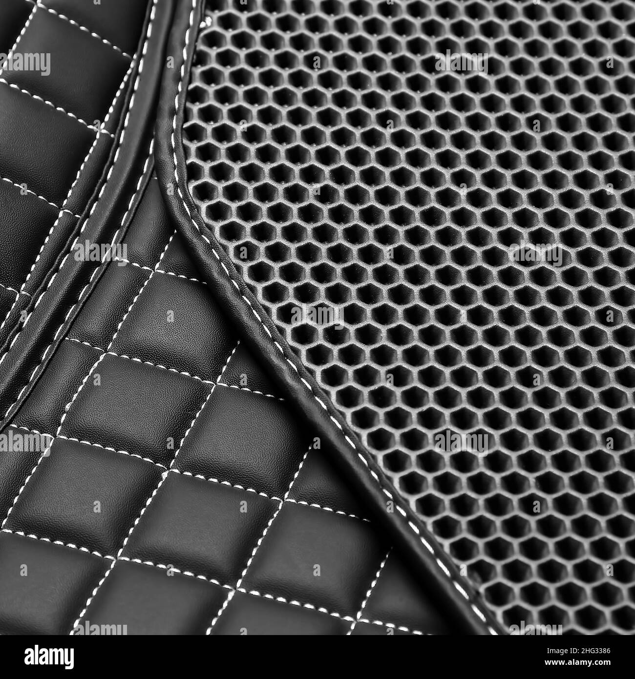 Texture d'arrière-plan en cuir noir avec motif et couture carrés, macro Banque D'Images