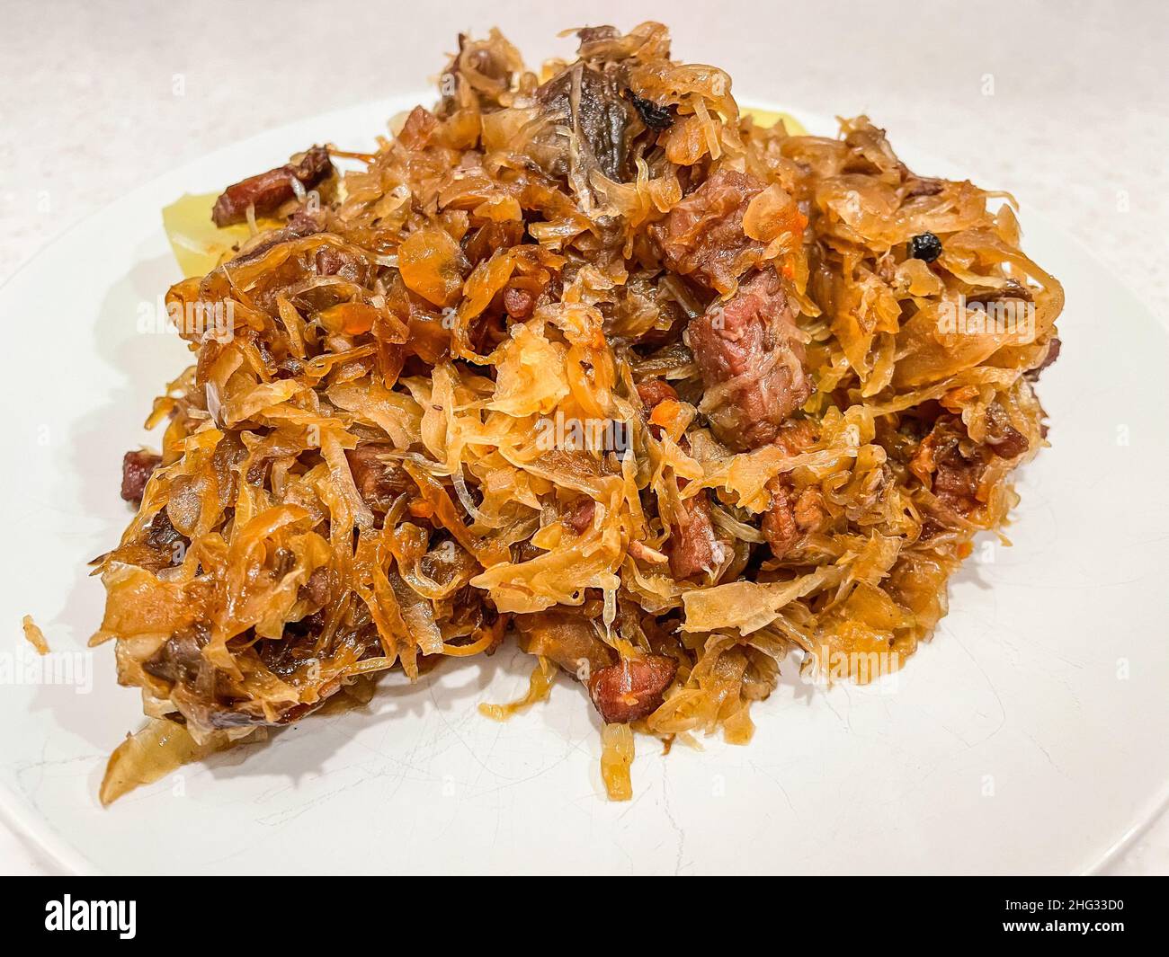 Bigos est un ragoût traditionnel typique de la cuisine polonaise et lituanienne que beaucoup considèrent comme le plat national polonais. Banque D'Images
