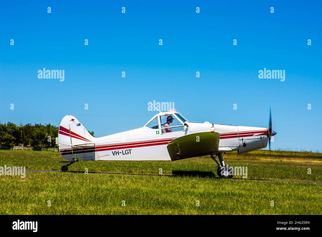 Piper modèle PA-25-235 avion de remorquage Glider prêt à partir. Banque D'Images