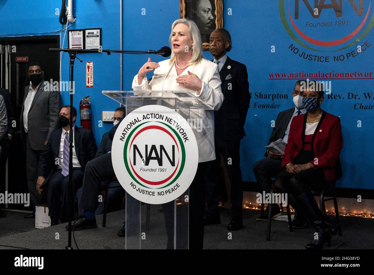 New York, NY - 17 janvier 2022: Le sénateur américain Kirsten Gilliband parle lors du forum annuel de politique publique de la Journée Martin Luther King du National action Network au siège du NAN Banque D'Images