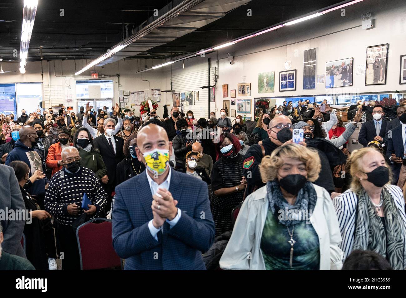 New York, NY - 17 janvier 2022 : l'audience réagit lors du forum annuel de politique publique de la Journée Martin Luther King du National action Network au siège social du NAN Banque D'Images