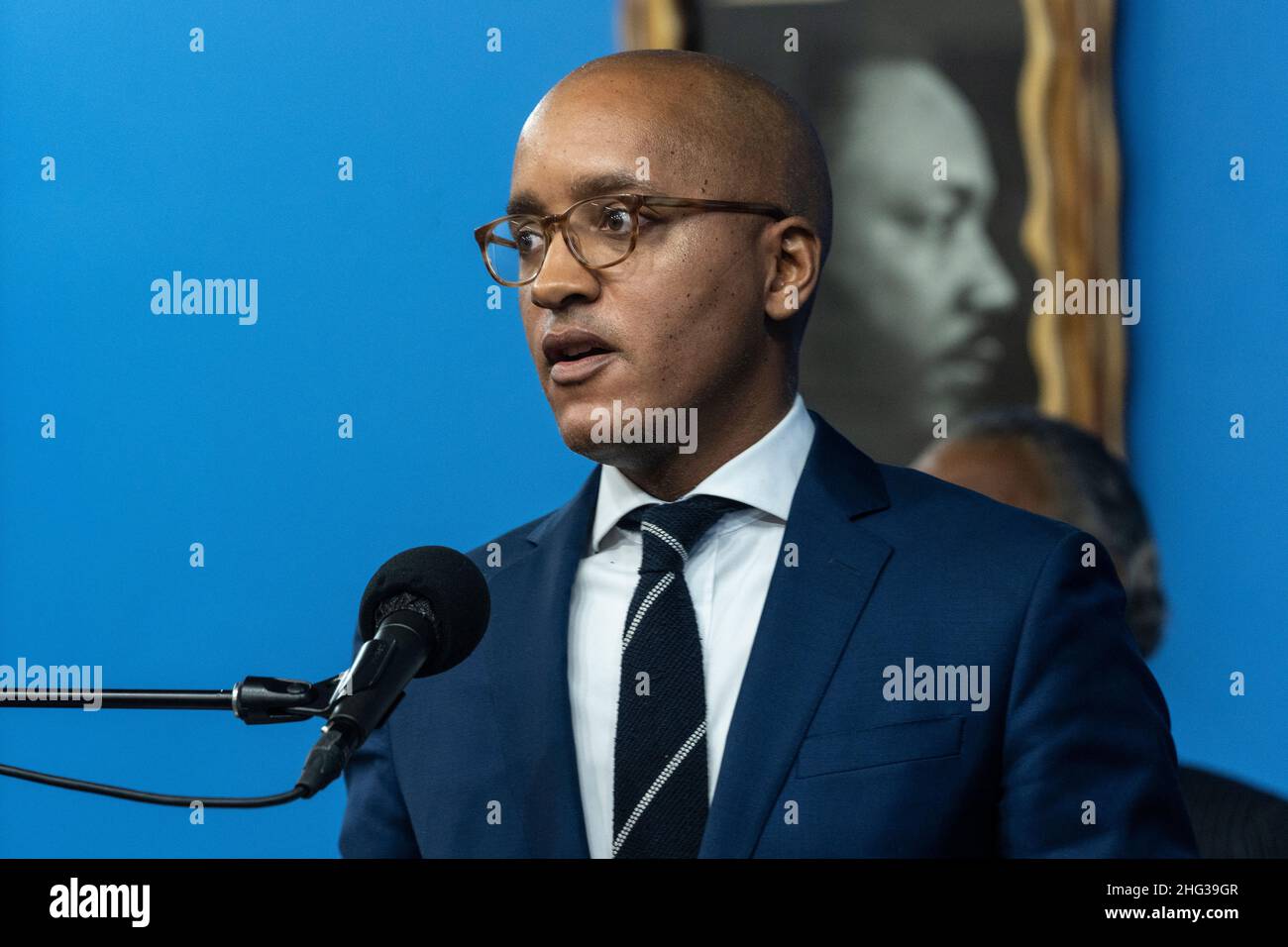 New York, NY - 17 janvier 2022 : le procureur américain Damian Williams parle lors du forum annuel de politique publique de la Journée Martin Luther King du National action Network au siège social du NAN Banque D'Images