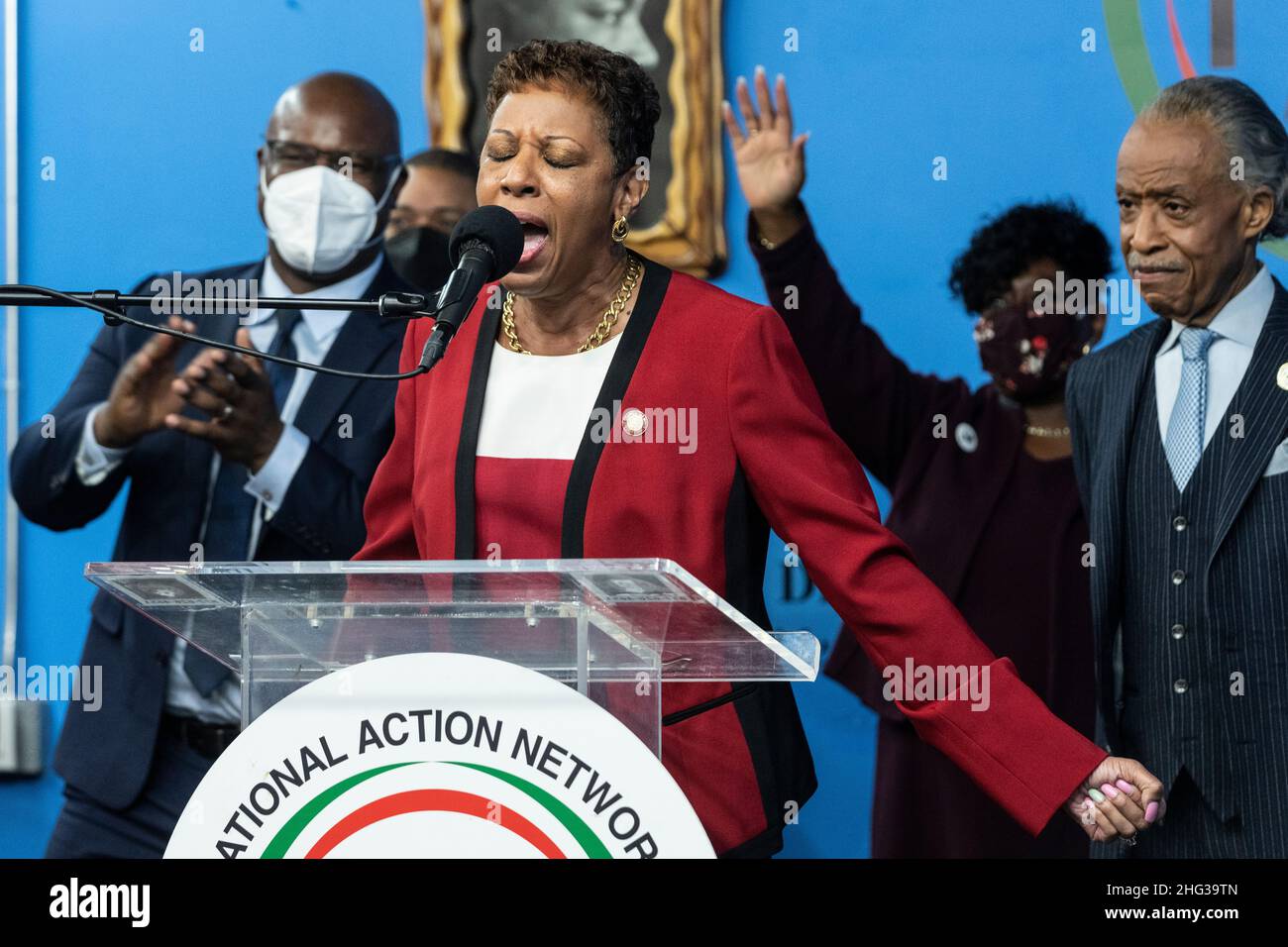 New York, NY - 17 janvier 2022 : Adrienne Adams, présidente du Conseil de New York, chante lors du forum annuel de politique publique de la Journée Martin Luther King du National action Network au siège social du NAN Banque D'Images