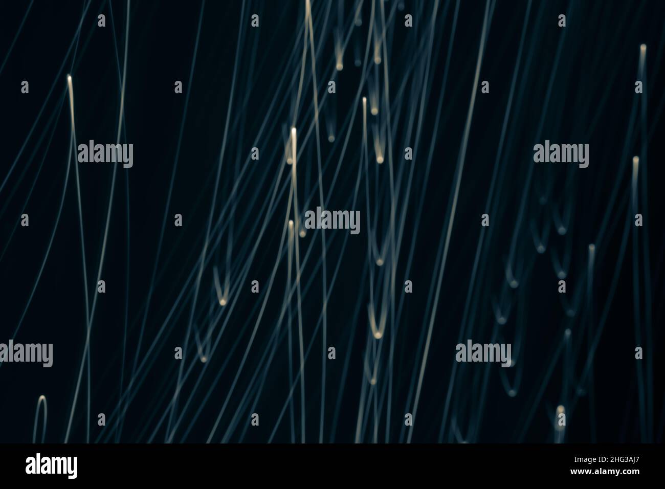 Bannière numérique abstraite horizontale bleu marine avec lignes de lumière verticales et flou de lumière.Toile de fond. Banque D'Images