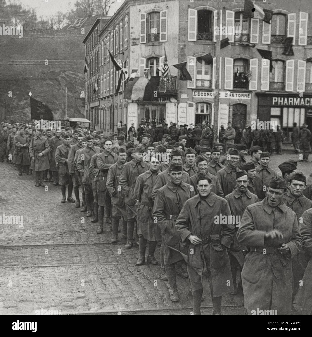 Photo d'époque de la première Guerre mondiale 1914-1918.Certains de nos deux millions de combattants prêts pour la maison, Brest, France Banque D'Images