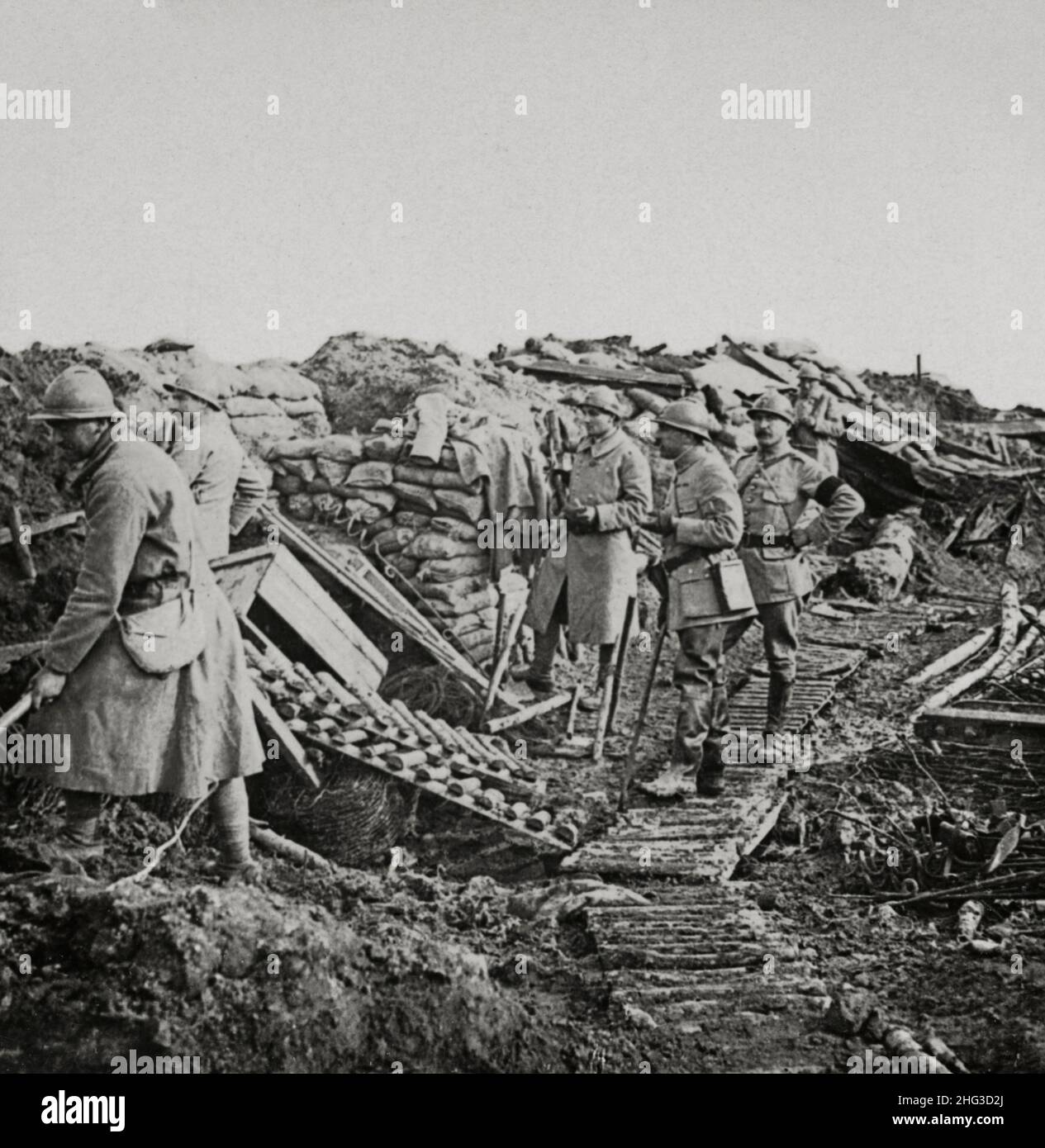 Photo d'époque de la première Guerre mondiale 1914-1918.Lignes françaises capturées de l'ennemi par les Fusiliers marins.France Banque D'Images