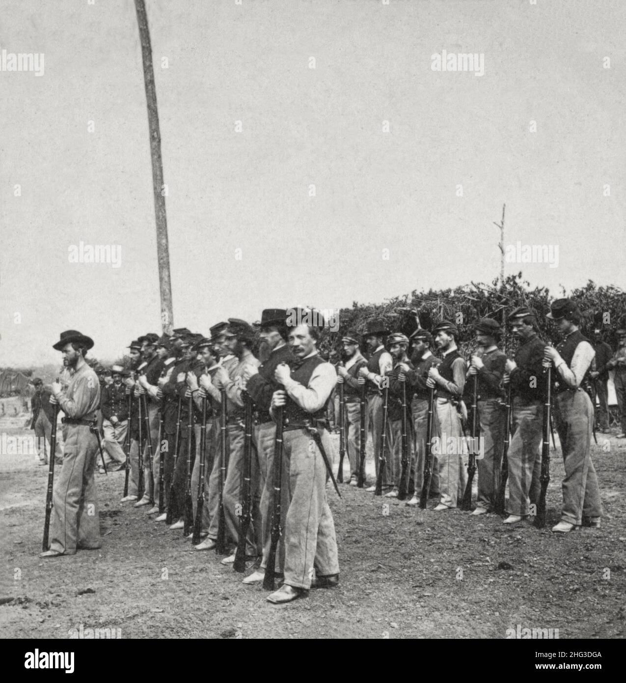 Photo d'archives des soldats du forage d'infanterie volontaire de l'Illinois 134th à Columbus, Kentucky.ÉTATS-UNIS.1861-1865 Banque D'Images