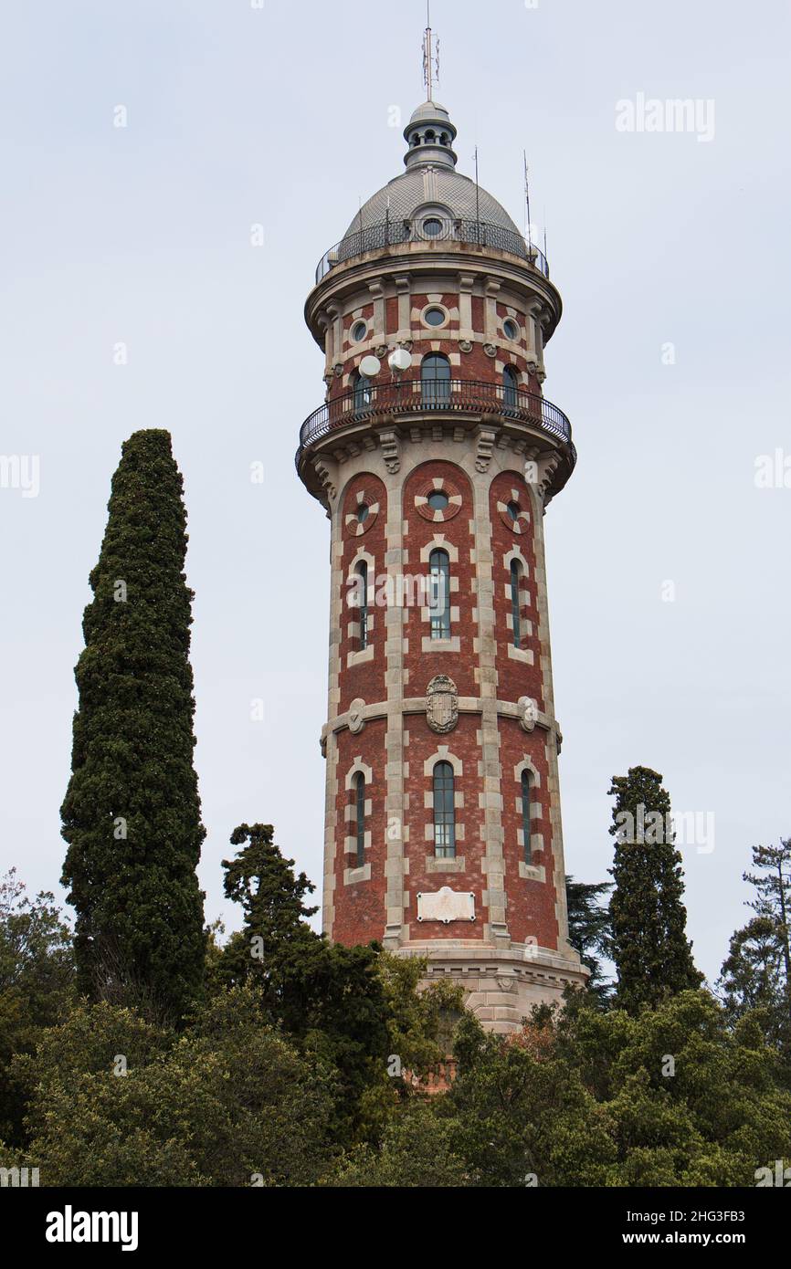 Torre des Aigües de dos Rius au sommet de la montagne Tibidabo à Barcelone, Espagne, Europe Banque D'Images
