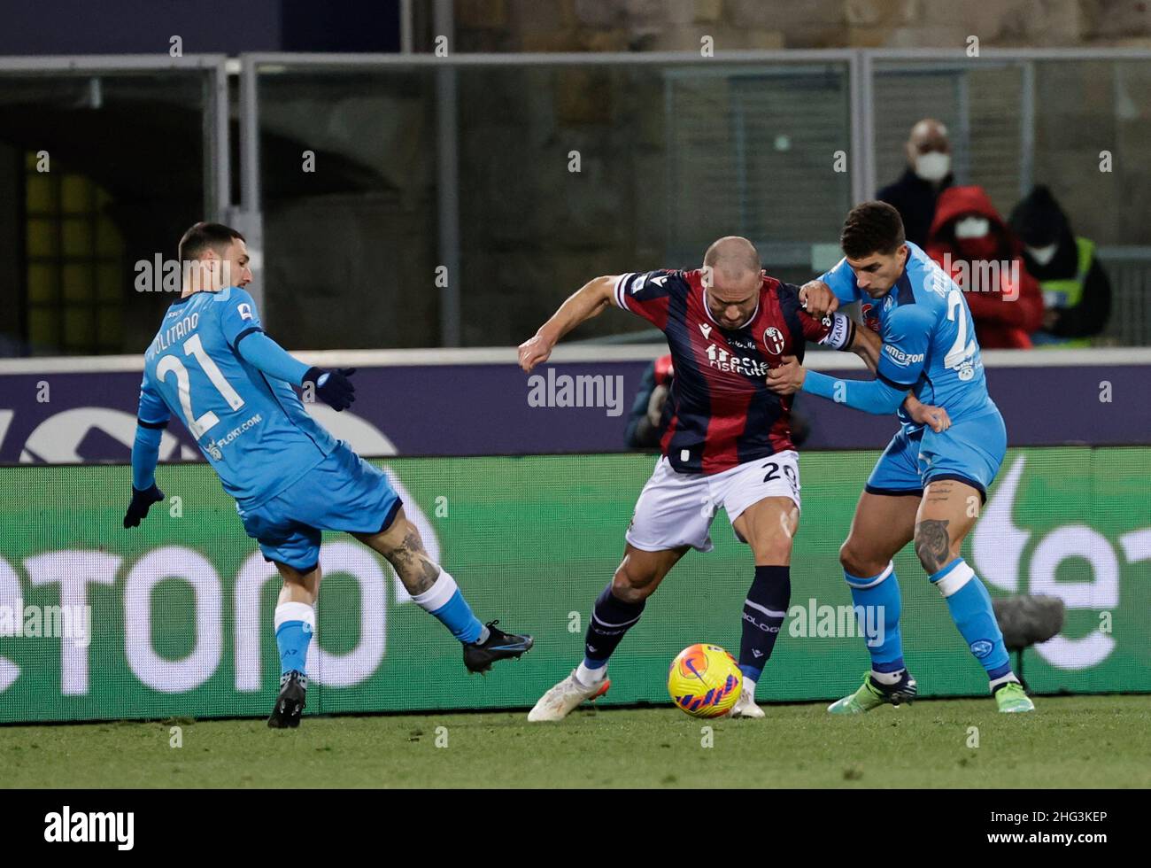 Lorenzo de Silvestri de Bologne Giovanni Di Lorenzo de Naples pendant la série Une ligue de football, Bologne contre Naples:, Stade Dall'Ara, Bologne, Italie Banque D'Images