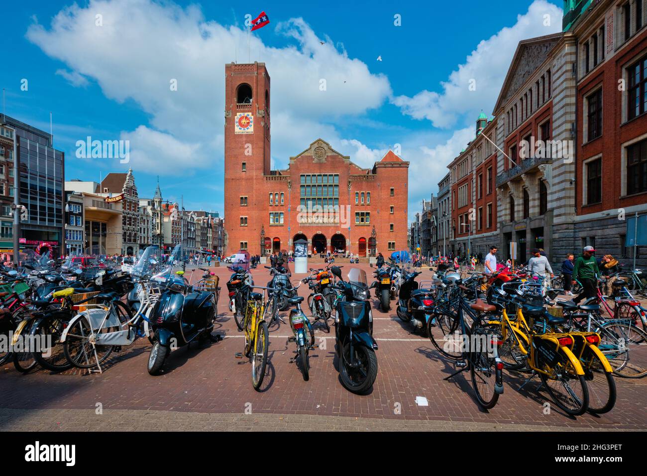 Place Beursplein et bâtiment Beurs van Berlage à Amsterdam, pays-Bas Banque D'Images