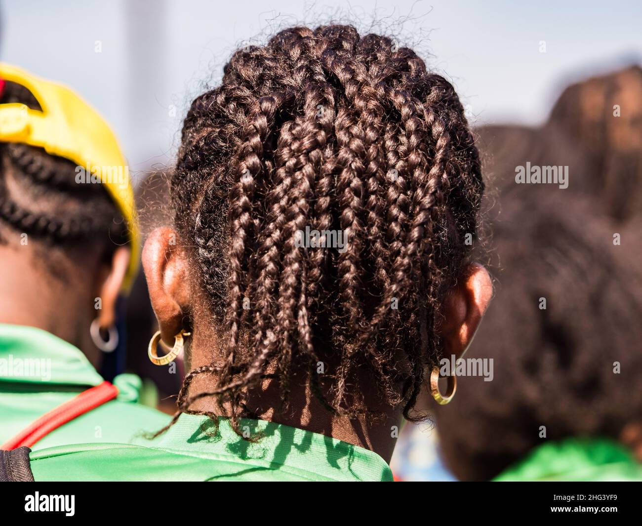 Sénégal, Afrique - Fév, 2019: Coiffure africaine. Banque D'Images