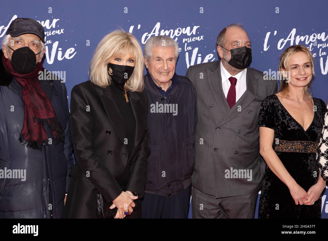 Paris, France, le 17 janvier 2022, Aperçu du film l'Amour c'est mieux que la vie de Claude Lelouch, Mme Brigitte Macron, Claude Lelouch, Eric Dupont-Moretti, Sandrine Bonnaire,Gérard Darmon.François Loock / Alamy Banque D'Images