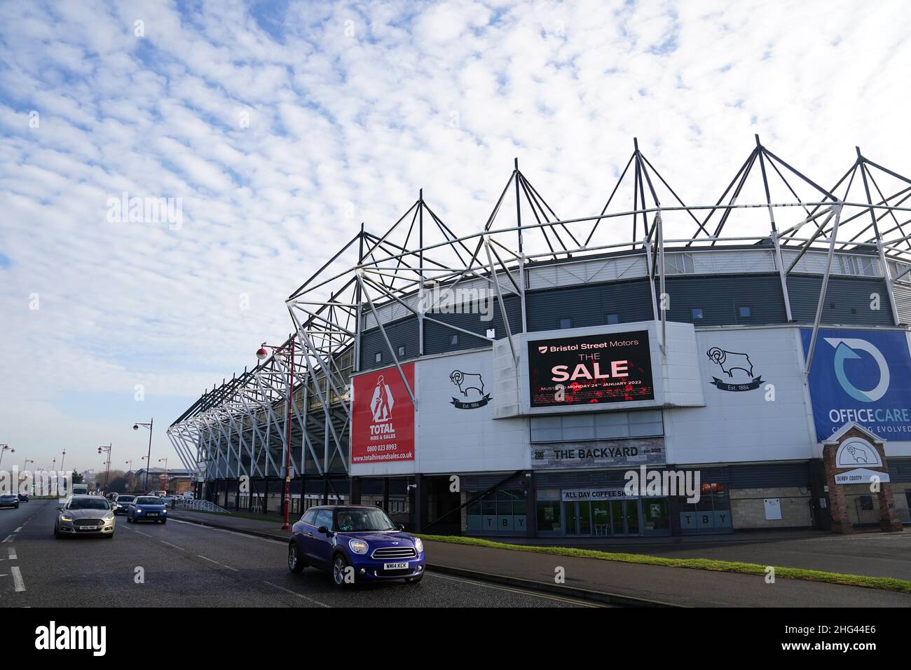 Vue générale à l'extérieur du Pride Park Stadium, stade du Derby County.L'EFL affirme qu'elle s'est engagée à résoudre « une position juridique complexe » qui menace la tentative de Derby de trouver un acheteur et de quitter l'administration.Derby est entré en administration en septembre dernier et a été ancré 21 points pour avoir enfreint les règles financières de la LFE.Date de la photo: Mardi 18 janvier 2022. Banque D'Images