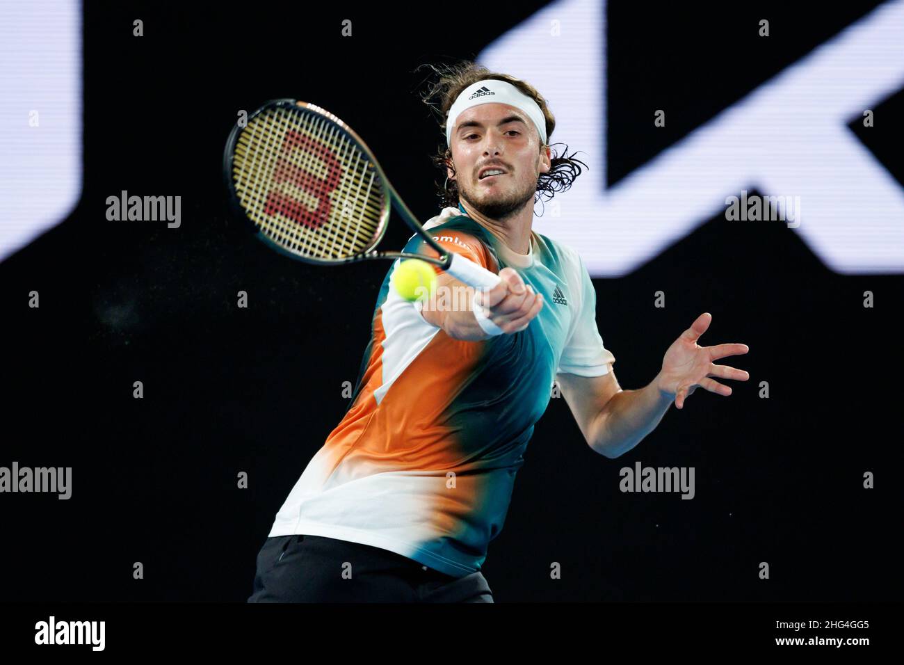 Melbourne, Australie.18th janvier 2022.STEFANOS TSITSIPAS (GRE) en action le jour 2 à l'Open d'Australie 2022 le mardi 2022 janvier, Melbourne Park crédit: Corleve/Alay Live News Banque D'Images