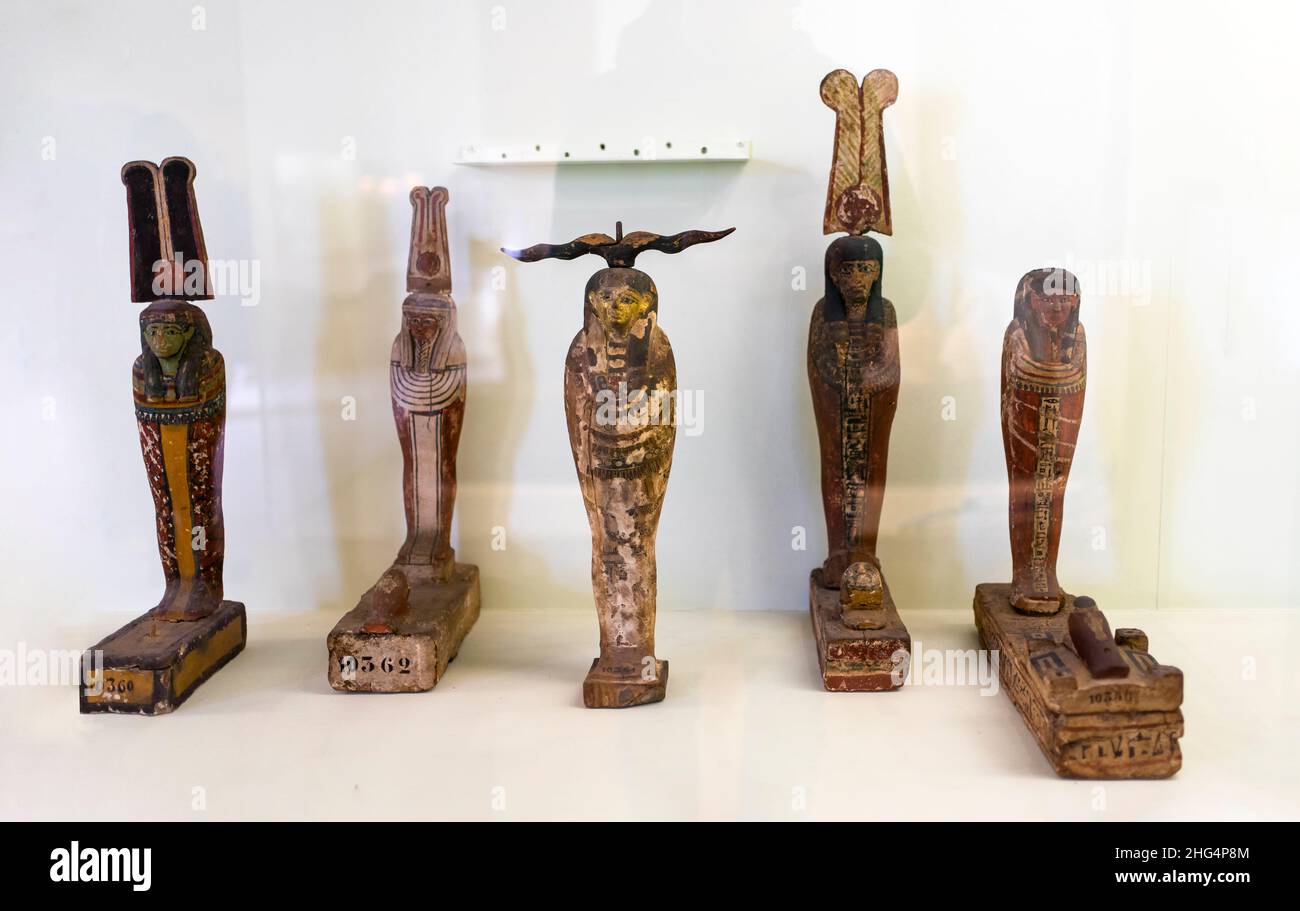 Anciennes figures égyptiennes en bois de Ptah Sokar Osiris au Musée d'archéologie d'Istanbul, Turquie. Banque D'Images