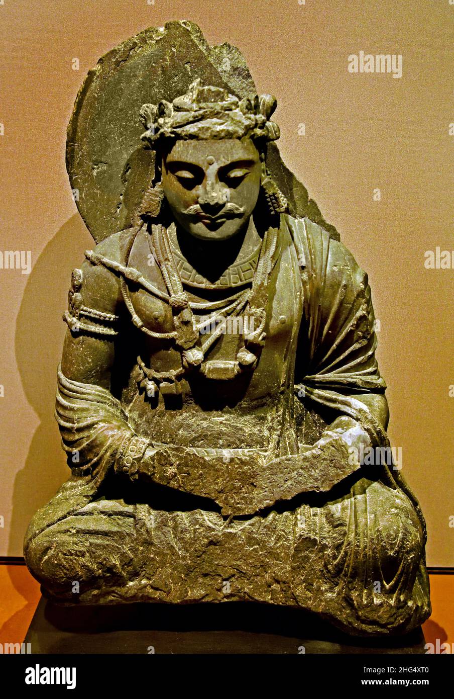 Maitreya, ( le Bodhisvattva qui se manifestera comme le futur Bouddha sur terre ) Gandhara, 2nd siècle A.D. , Pakistan et l'est de l'Afghanistan , Pakistan , Afghanistan ., Schist. Banque D'Images