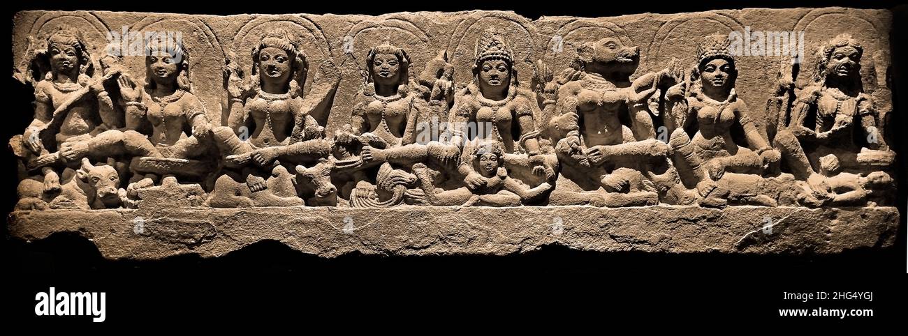 Saptamatrika - les sept mères Divines, pouvoirs ( shakti ) de certaines des principales divinités mâles Hindù - Inde du Nord 10th siècle A.D. Inde, Indien, Banque D'Images