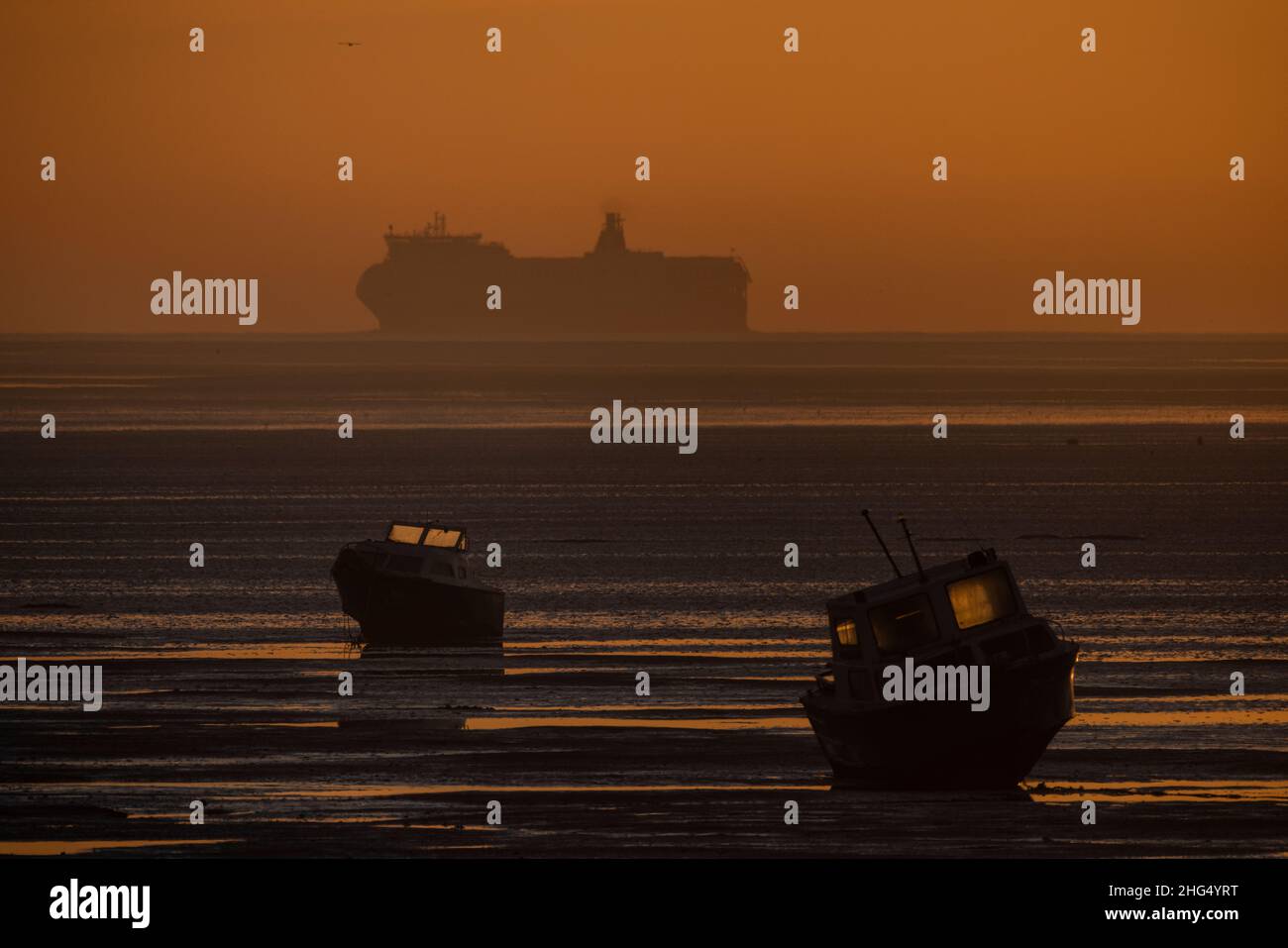 Lever du soleil tôt le matin à Thorpe Bay, près de Southend-on-Sea dans Essex, Angleterre situé sur l'estuaire de la Tamise, Royaume-Uni Banque D'Images