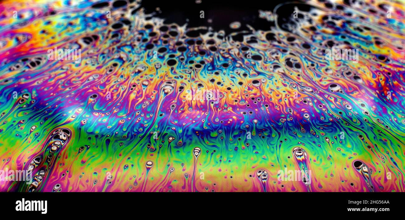 Réfractant la lumière sur la surface du film à bulles Banque D'Images