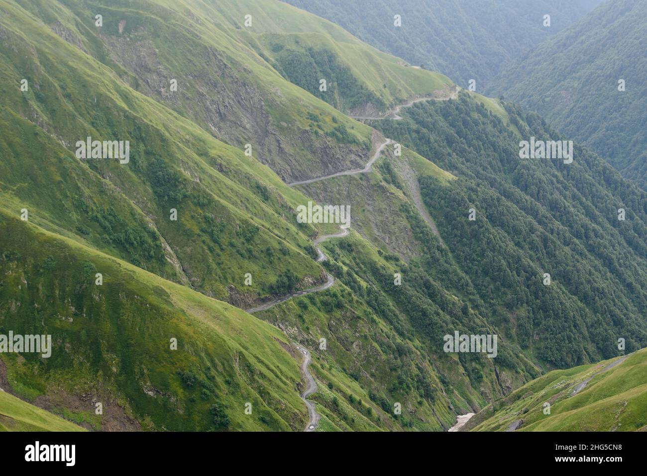 La route sinueuse connue sous le nom de col Abano, considérée comme l'une des routes les plus dangereuses du monde. Banque D'Images
