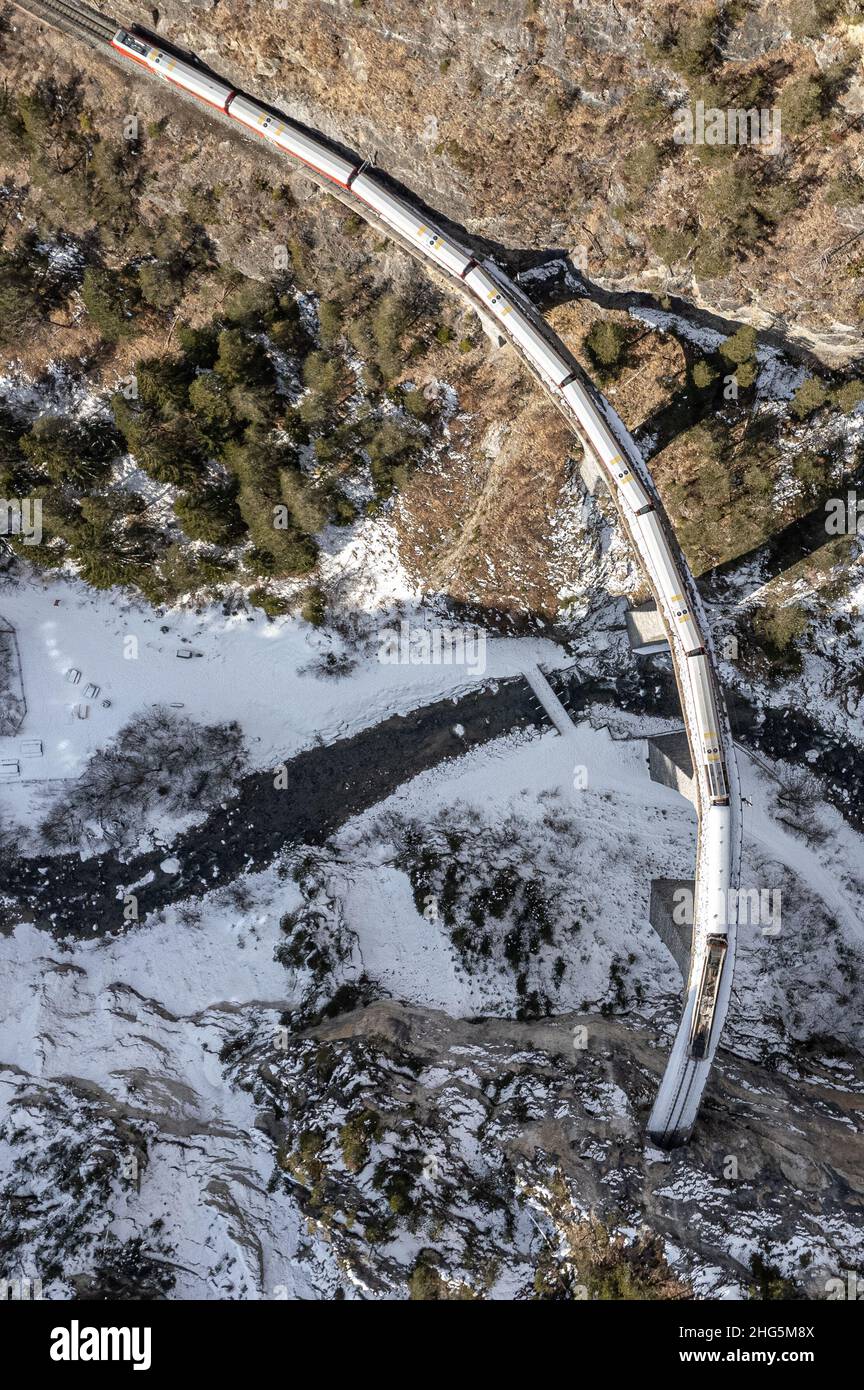 Swiss Mountain train RHB sur le Landwasser Viaduct, Suisse Banque D'Images