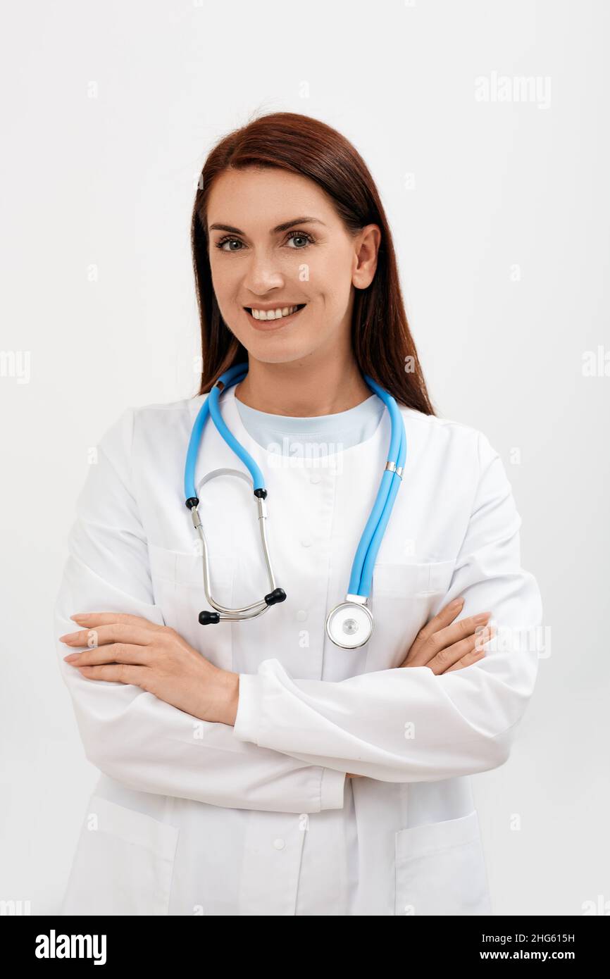 profession de médecin. Généraliste expérimentée portant un uniforme médical, portrait Banque D'Images