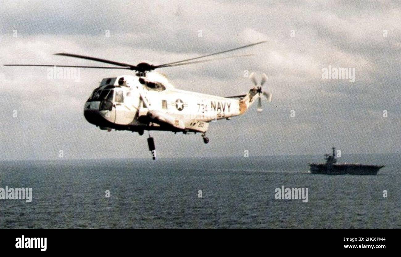 SH-3H Sea King de HS-3 en vol en 1981. Banque D'Images