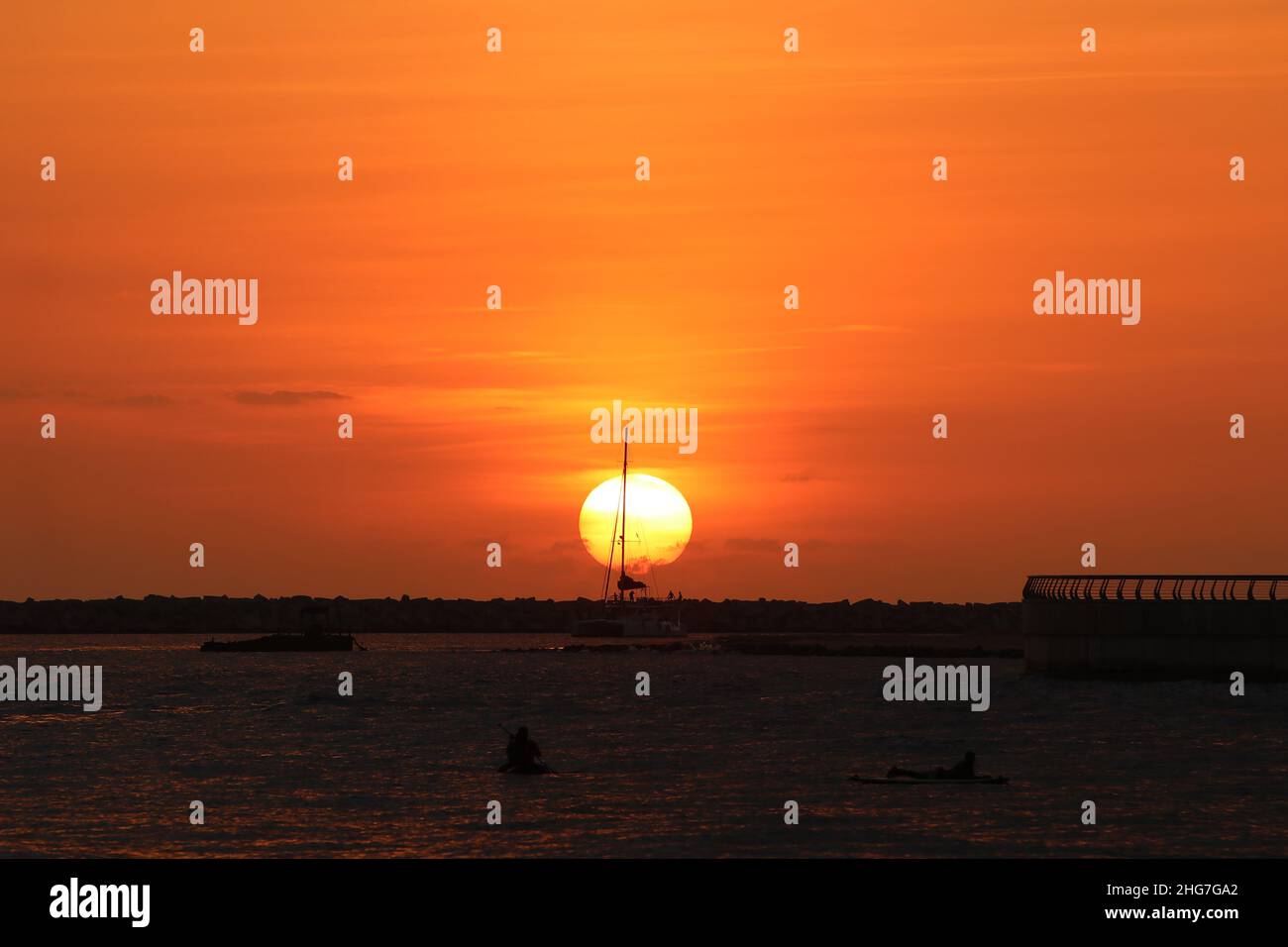 Colombo, Ouest, Sri Lanka.17th janvier 2022.Coucher de soleil près de la ville portuaire de Colombo le 17 janvier 2022.(Credit image: © Saman Abesiriwardana/Pacific Press via ZUMA Press Wire) Banque D'Images