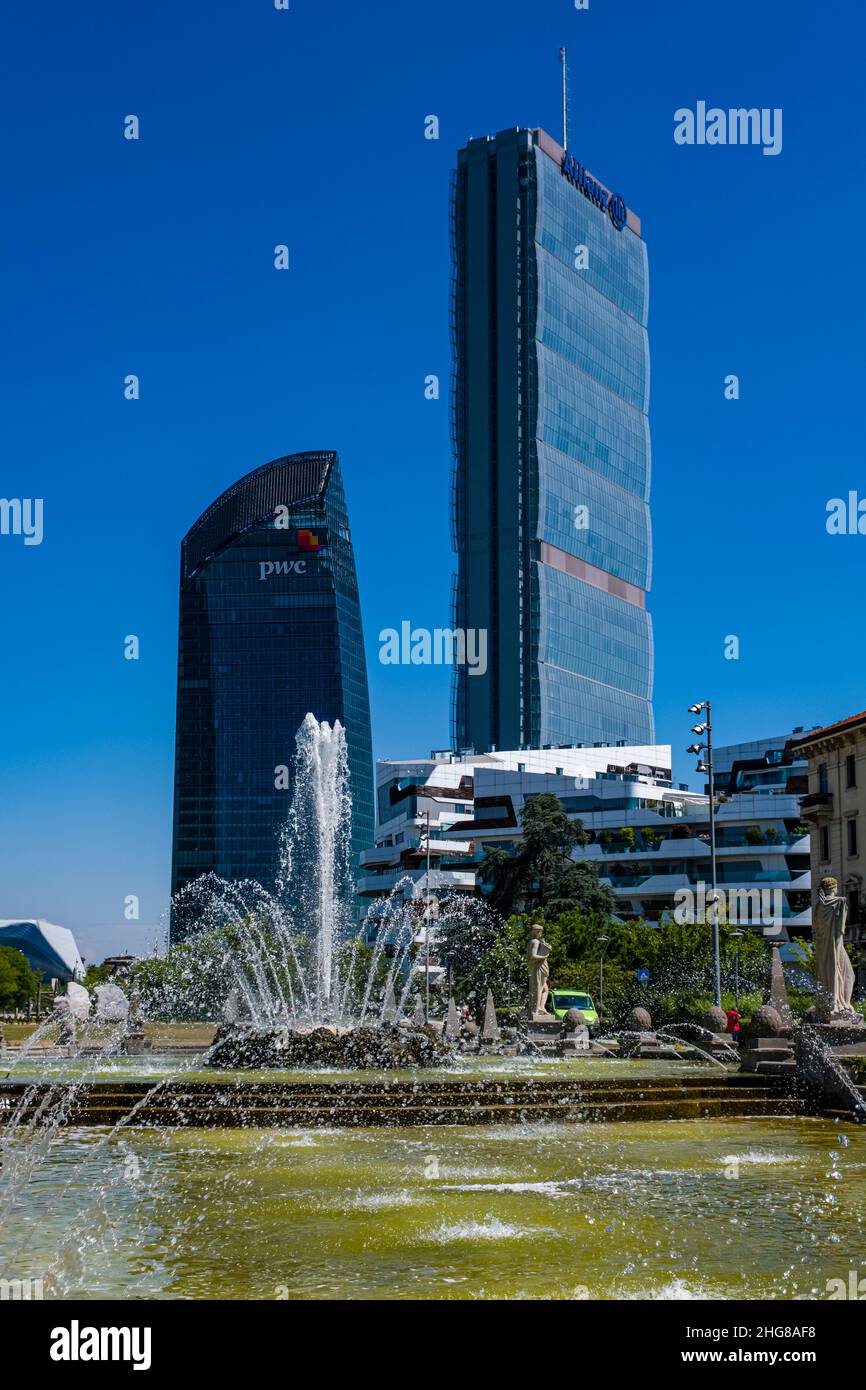 Tour Libeskind ou Tour PwC, il Curvo et Allianz Tower, Torre Allianz, Torre Isozaki, deux des gratte-ciels modernes du quartier de Porta Nuovo. Banque D'Images