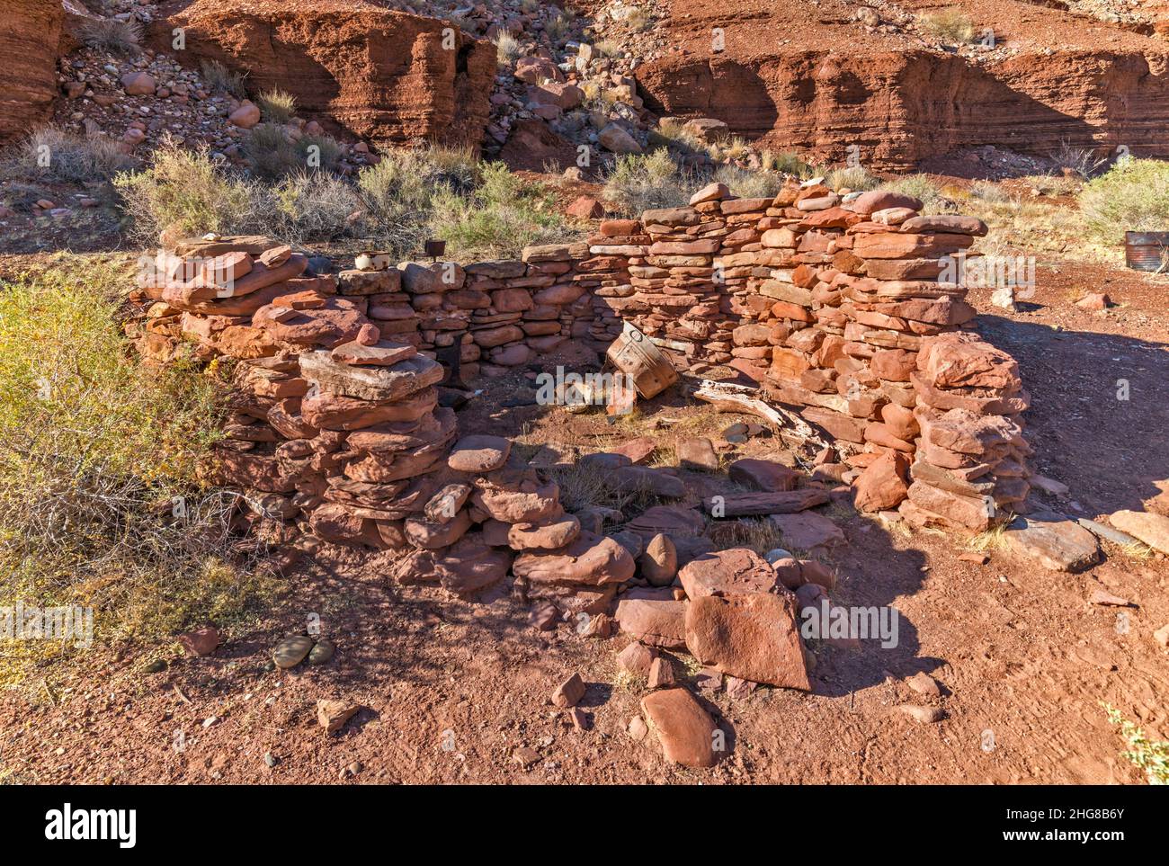 Vestiges d'un abri en pierre à Paria Canyon, région de Wilson Ranch, région sauvage de Paria Canyon, Arizona, États-Unis Banque D'Images