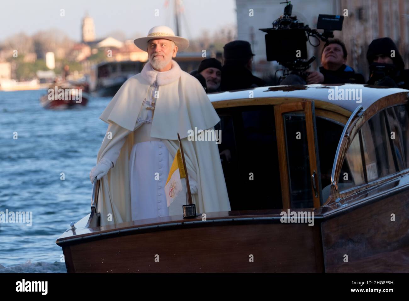 L'acteur John Malkovich lors du tournage du film "le nouveau Pape" à Venise, Italie, 11 janvier 2019.(MVS). Banque D'Images