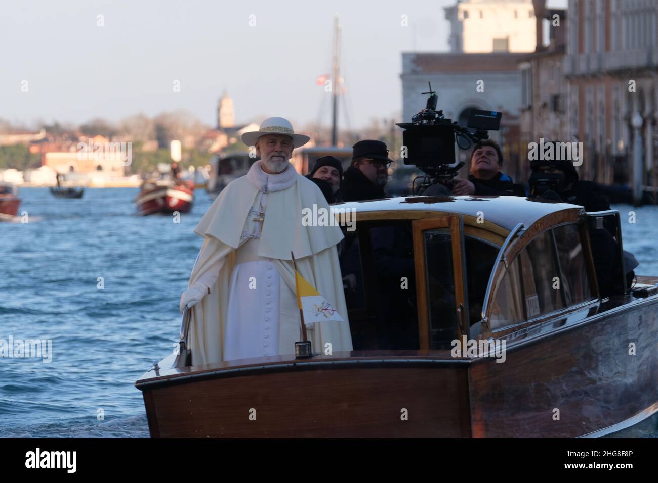 L'acteur John Malkovich lors du tournage du film "le nouveau Pape" à Venise, Italie, 11 janvier 2019.(MVS). Banque D'Images