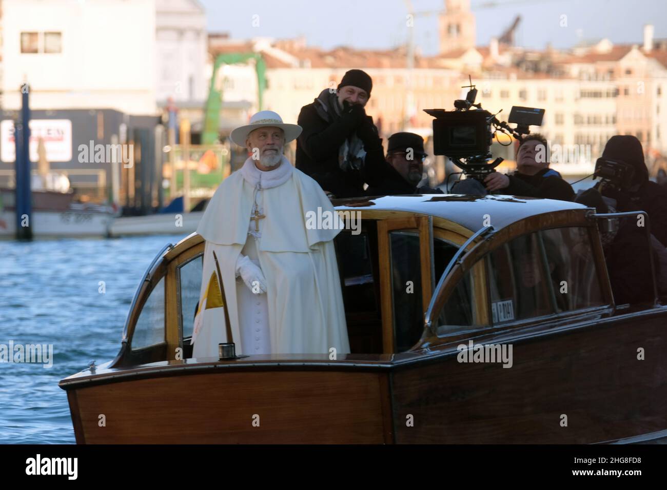 L'acteur John Malkovich lors du tournage du film "le nouveau Pape" à Venise, Italie, 11 janvier 2019.(MVS). Banque D'Images