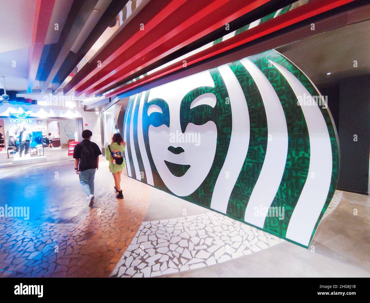 SHANGHAI, CHINE - 2 SEPTEMBRE 2021 - Un magasin de la chaîne de cafés Starbucks est vu à Shanghai, Chine, 2 septembre 2021.19 janvier 2022 -- Starbucks C Banque D'Images