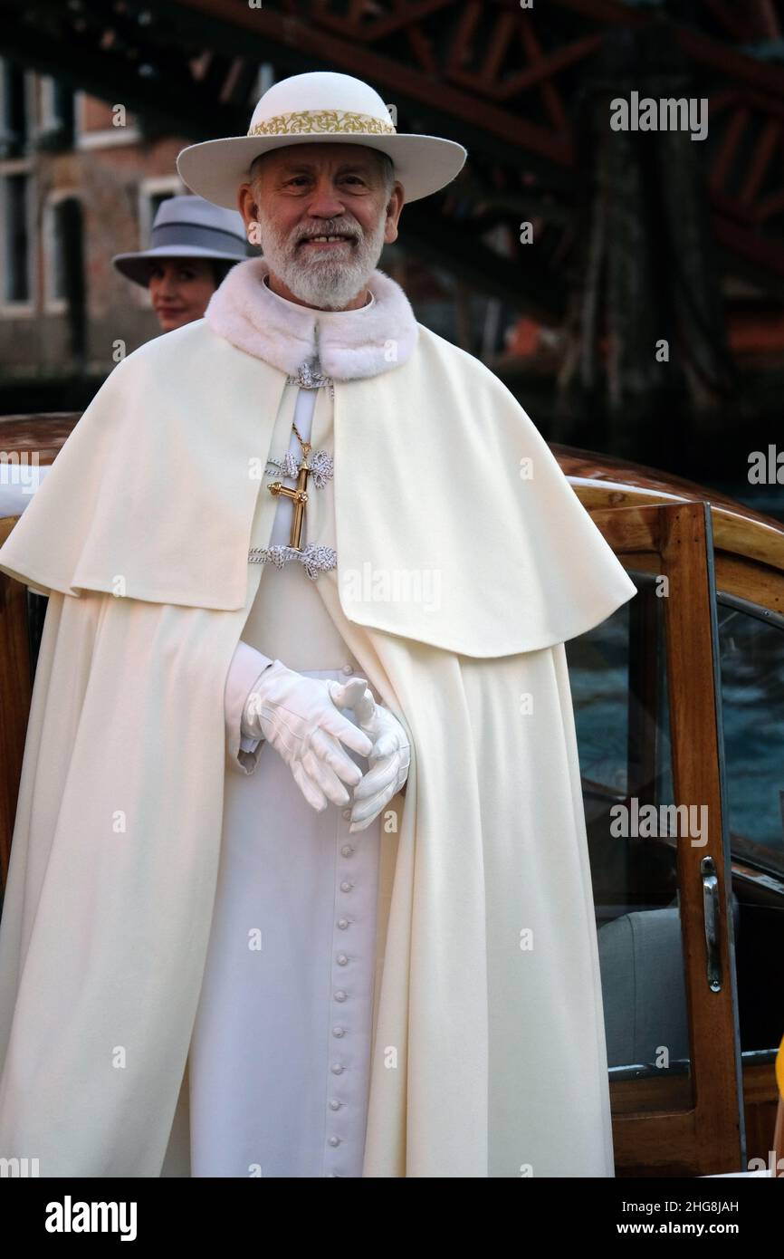 L'acteur John Malkovich lors du tournage du film "le nouveau Pape" à Venise, Italie, 11 janvier 2019.(MVS). Banque D'Images