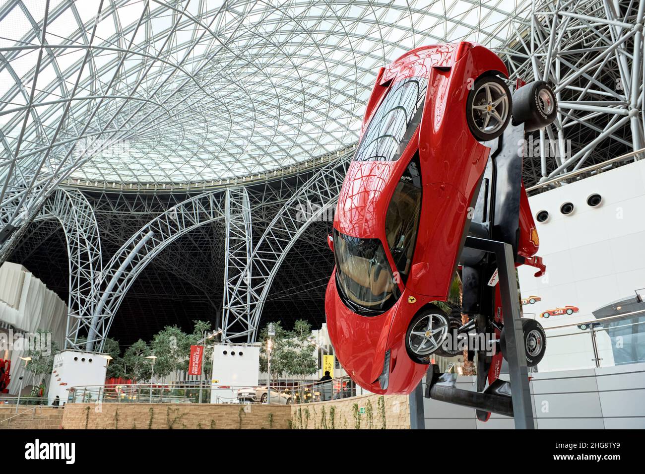 ABOU DHABI.Parc d'attractions Ferrari World Banque D'Images