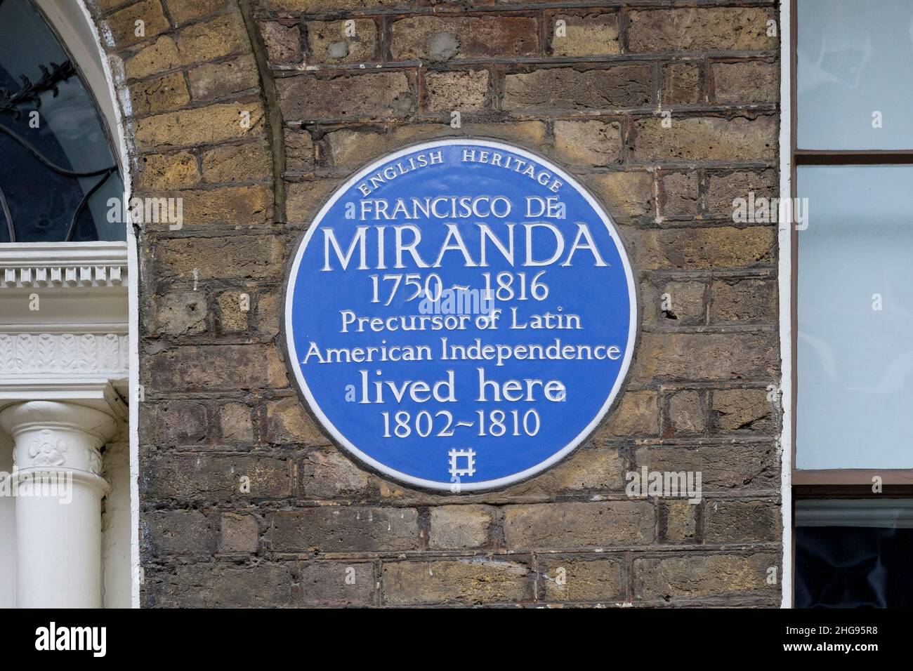 Plaque bleue du patrimoine anglais commémorant Francisco de Miranda qui a vécu dans la maison au 58 Grafton Way entre 1802 et 1810, Londres, Royaume-Uni. Banque D'Images