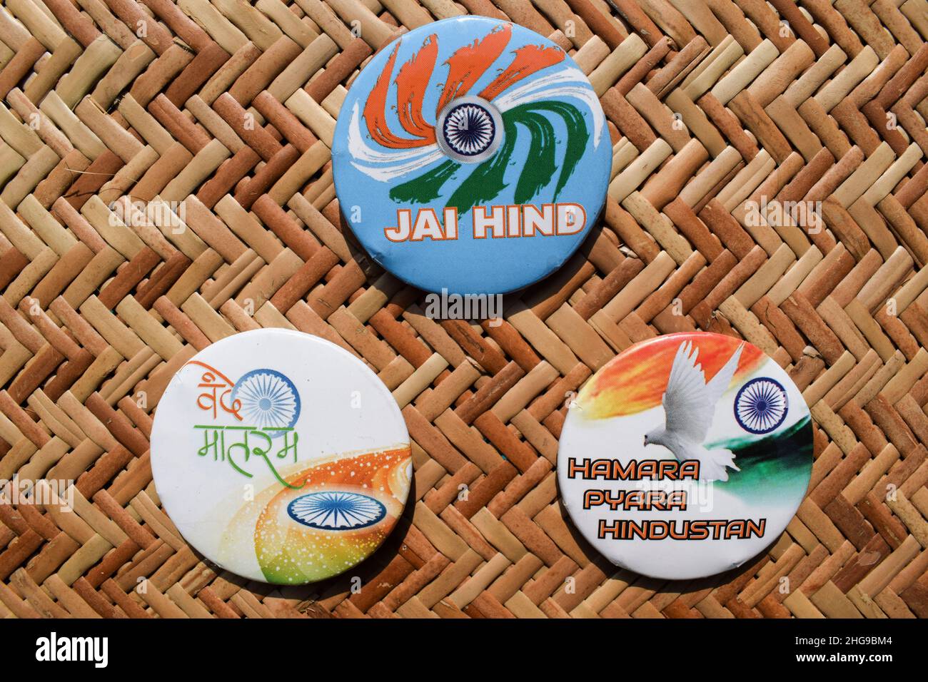 Badge tricolore indien écrit 'Jai hindi' signifiant Hail India. Et 'Our Lovely India' et Vande mataram signifiant ' louer à notre mère patrie' .Bla Banque D'Images