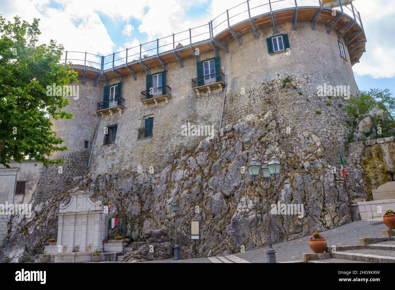 Macchiagodena, ancien village de la province d'Isernia, Molise, Italie, au printemps Banque D'Images