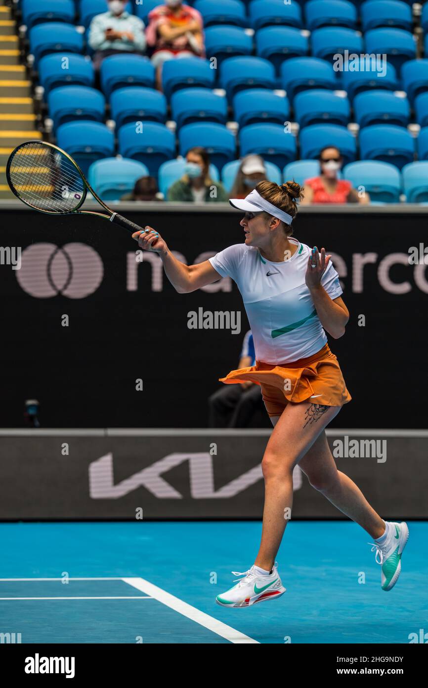 Melbourne, Australie.17th janvier 2022.Elina Svitolina dans les airs montrant son tatouage de cuisse pendant le match de la Grande Slam de l'Open Round 1 à la Margaret court Arena à Melbourne Olympic ParkVicutory pour Elina Svitolina.(6,1) (7,6) (photo d'Alexander Bogatirev/SOPA Images/Sipa USA) crédit: SIPA USA/Alay Live News Banque D'Images