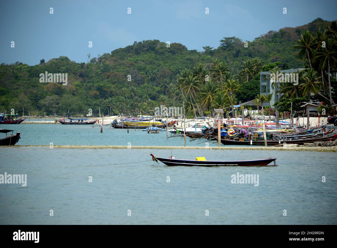 Phuket et Chumphon, certaines des meilleures îles et plages du monde, nous ne pouvons être étonnés que par les plages blanches et la végétation tropicale qui fait u Banque D'Images
